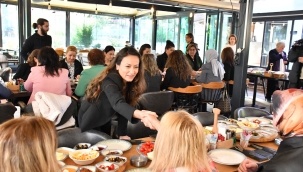 ilçe kadın muhtarlarla buluşan başkan Özalper'' tüm kadın ve çocuklara dokunacağız, dayanışma yaşatacak''