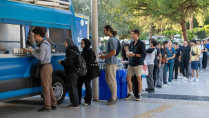 İzmir'de belediye 6 üniversiteden 4 bin öğrenciye her gün yemek