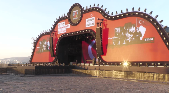 İzmir festivali kapsamında yuksek sesle muzik provasina vatandaslardan tepki