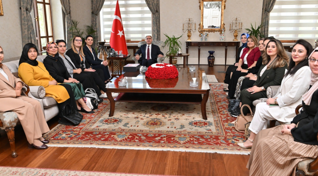 Kadın ve demokrasi vakfı yönetimi vali Özkan'ı ziyaret etti