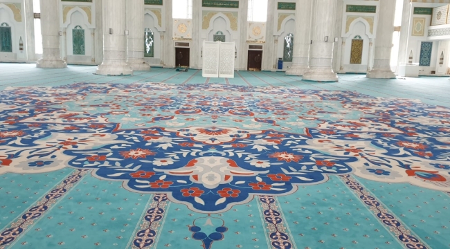 Kazakistan'da Seitzhan Qari Mosque camisinin halıları Demirci'den