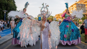 Kuşadası sokak festivalinden renkli görüntüler