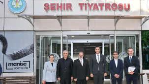 Manisa Şehir Tiyatrosu perdelerini açtı