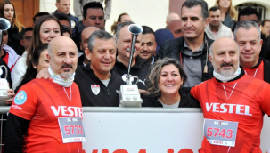 Maratona CHP lideri Özel'de katıldı