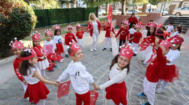 Minik kreş öğrencileri cumhuriyet sevincini doyasıya yaşadı