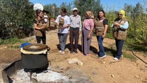 Salihli'de kekik suyu üretimi