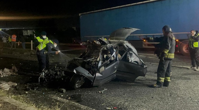 Tekirdağ'da otomobil ile iş makinesi çarpıştı: 5 kişi öldü, 1 kişi yaralandı