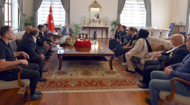 Vali Özkan şehit aileleri ve gaziler derneği üyeleriyle görüştü