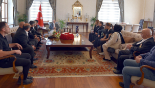 Vali Özkan şehit aileleri ve gaziler derneği üyeleriyle görüştü