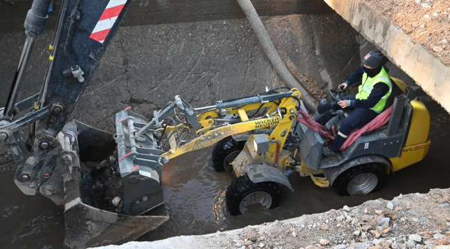 45 yıldır temizlenmeyen tabak deresi temizleniyor