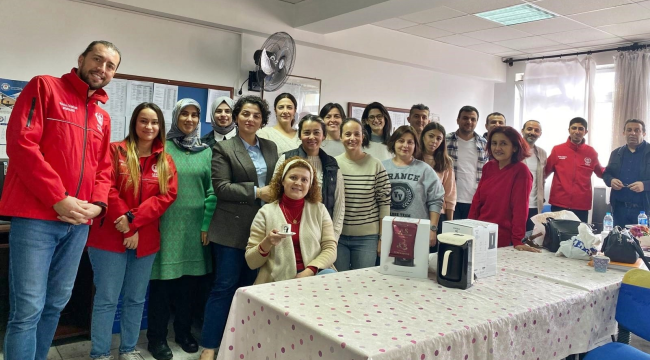 Akhisar belediyesinden öğretmenler gününde okullara hediye