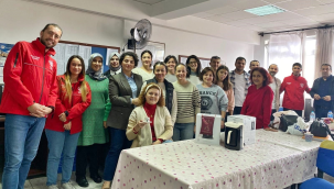 Akhisar belediyesinden öğretmenler gününde okullara hediye