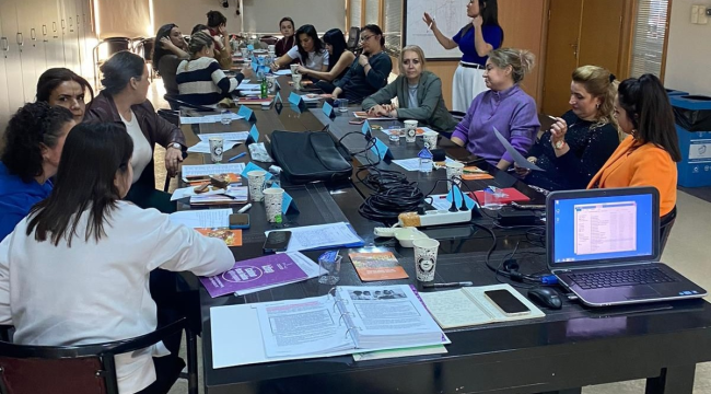  Akhisar'da 16 oturum sürecek 'kadının insan hakları 'eğitimi başladı