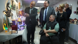 Akhisar'da "bir arada' karma sergi açıldı