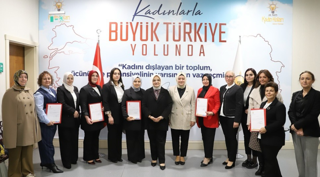  AKP'nin Manisa'da 5 ilçe kadın kolları başkanları değişti