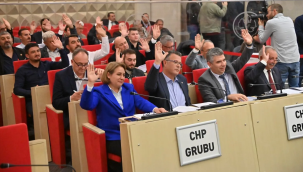  Atatürk kent meydanını istemeyen AKP ve MHP'li meclis üyeleri meclisi terk etti