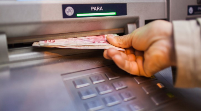ATM'lerde yeni dönem:para çekme ve yatırma işlemleri değişiyor