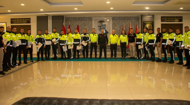 Başarılı olanlara sertifikalarını aldı