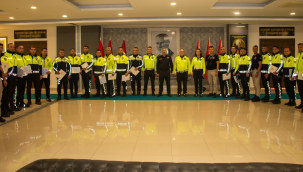 Başarılı olanlara sertifikalarını aldı