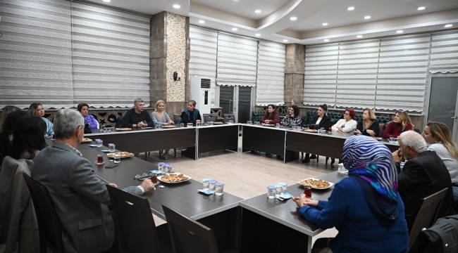 Başkan Okur meclis üyelerinin eşleri ile bir araya geldi