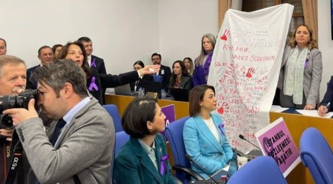 Bütçe görüşmelerinde kefenli protesto