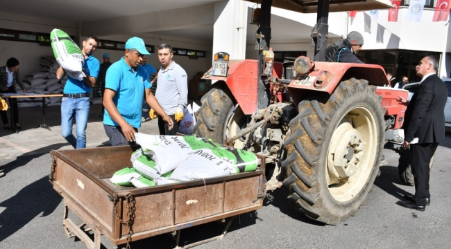 Büyükşehir'den çiftçilere tohum desteği sürüyor
