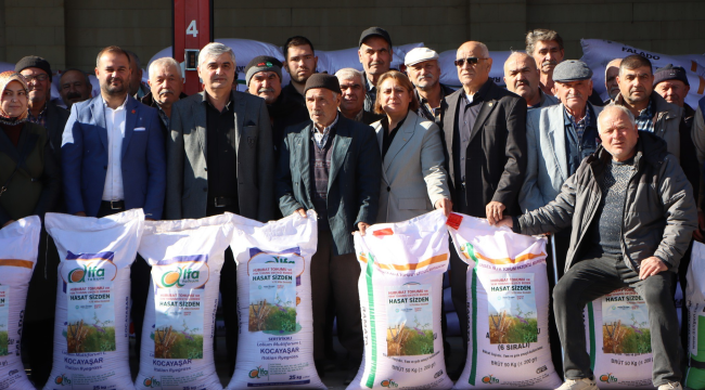 Büyükşehir'den Kula'lı üreticilere tohum desteği