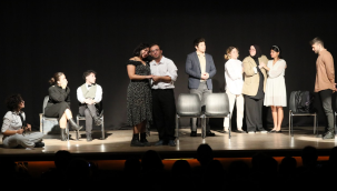 CBÜ öğrencilerin sergilediği çılgın dünya oyunu tiyatroseverlerden tam not aldı