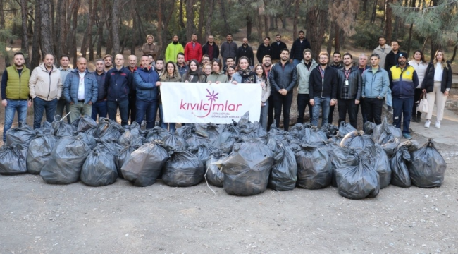 Çevreciler Çiftlik park'ı temizledi