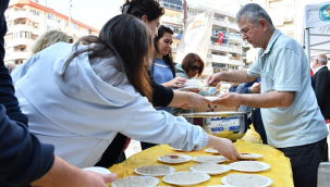 CHP'liler Gördesliler derneği'nin manolyada düzenlediği keşkek hayrına katıldı