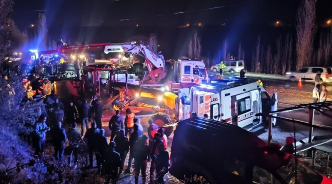 Devrilen çekicinin altında kalan polislerden 1'i şehit oldu biri yaralandı 