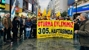 Eğitim Sen İzmir 2 no'lu şubesi'nin, KHK ihraçları eylemi 305. hafta 
