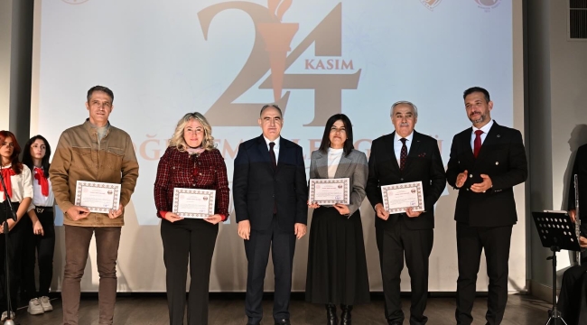 Emekliye ayrılan öğretmenlere hizmet şeref belgesi