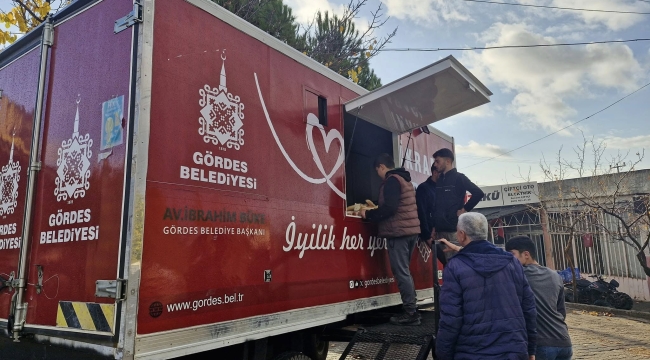 Gördes belediyesi gezici ikram aracı esnaflara sıcak çorba 