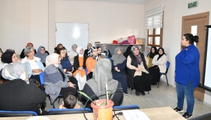 İlçenin farklı noktalarında 5 gün boyunca kadınlara ve erkeklere yönelik şiddetle mücadele eğitimi