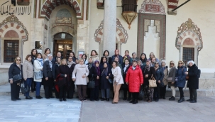 İzmir'den gelen yardım sevenler derneği üyeleri Manisa'yı gezdi