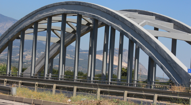 Kültür varlıkları koruma tescilli köprü bakımsızlıktan yıkılıyor