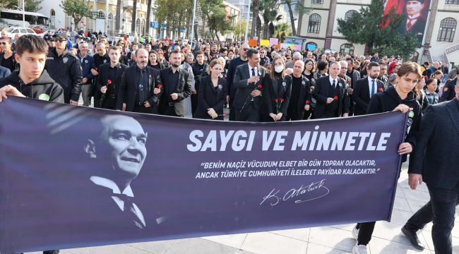 Manisa'da muhteşem Ata'ya saygı yürüyüşüne onbinler katıldı