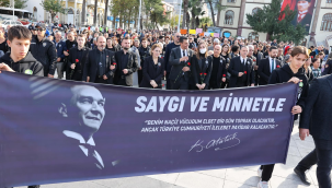 Manisa'da muhteşem Ata'ya saygı yürüyüşüne onbinler katıldı