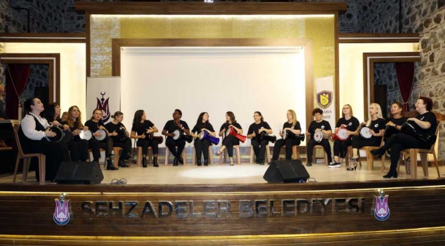 Melodiler ışığında öğretmenler gecesi