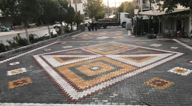 Soma'da Avdan mahallesi'ne kilim desenli taş döşeme