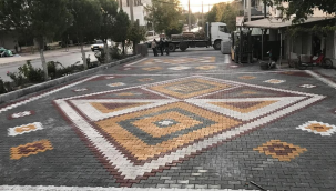 Soma'da Avdan mahallesi'ne kilim desenli taş döşeme