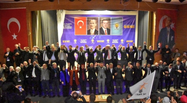 Turgutlu'da Mücahit Ömer Can Temizel AKP ilçe başkanı seçildi