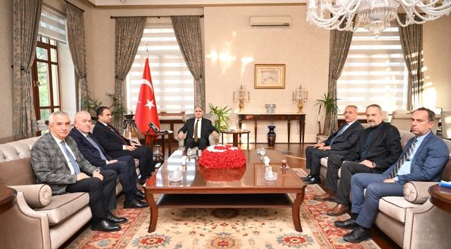 Turgutlu'lu sanayiciler vali Özkan'la bir araya geldi