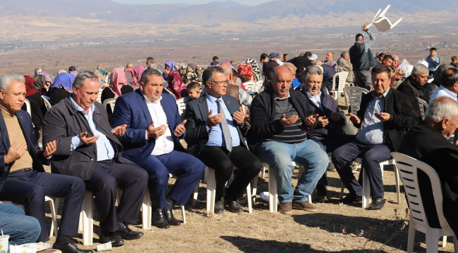 Vatandaşlar Alaşehir ve Sarıgöl'de yağmur için dua etti