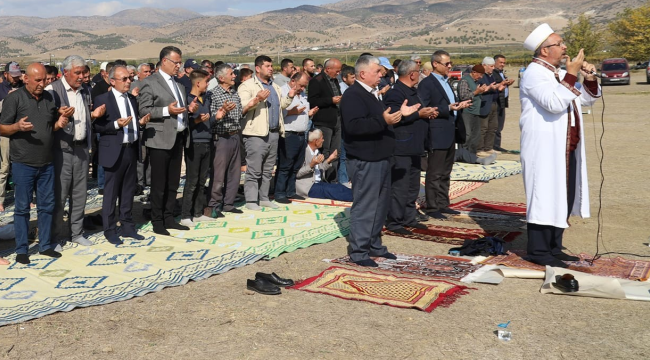 Yağmur duasına başkan Öküzcüoğlu'da katıldı