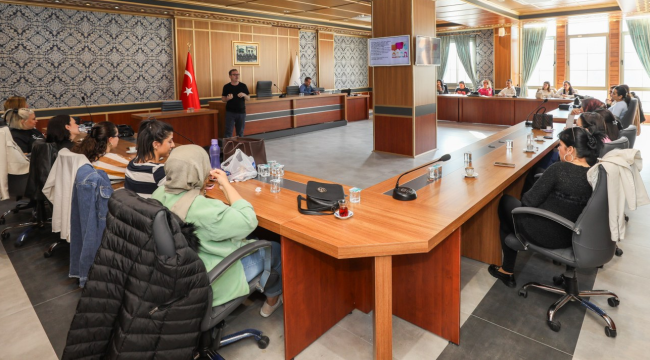 Yunuemre'de eğitmenlere eğitim