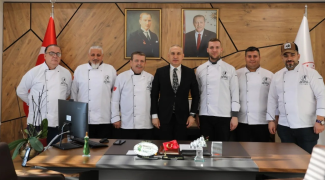 Aşçılar derneği yönetimi müdür Öztürk'ü ziyaret etti