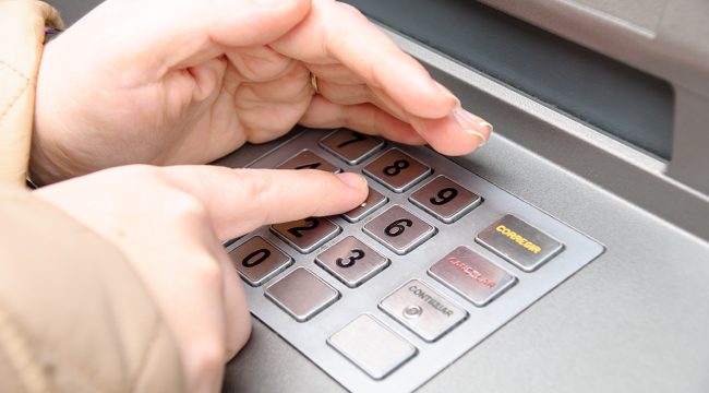 ATM'lerde yeni dönem: bu şifreleri yazanların kartları iptal edilecek