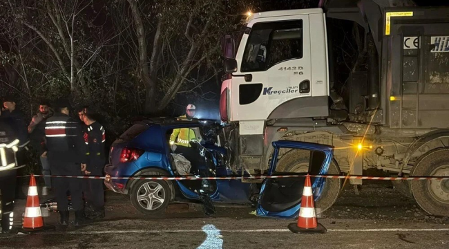 Bartın'da kamyonun altına giren arabadaki beş genç öldü